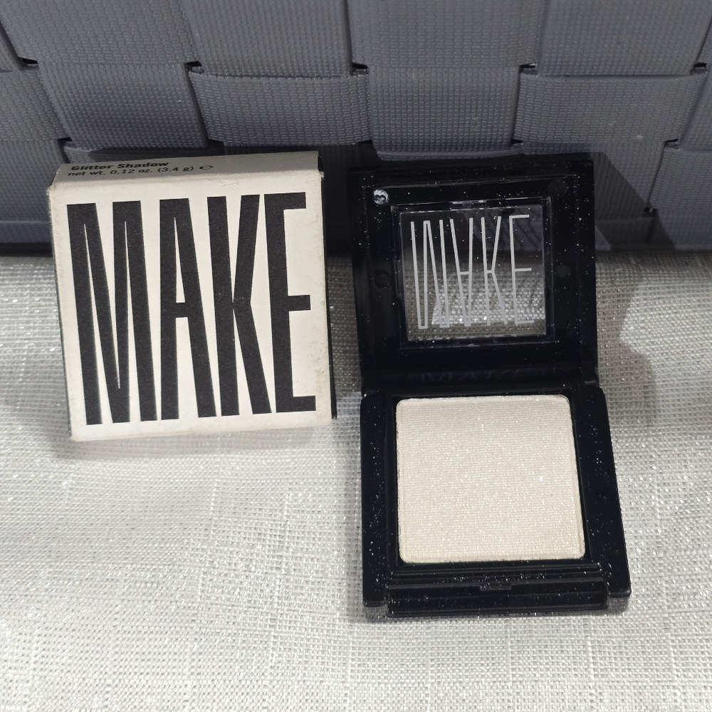 MAKE Beauty Glitter White Eyeshadow Shade 3901 Quartz